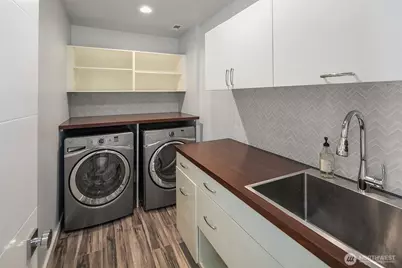 3828 W Lake Sammamish Parkway SE, Bellevue, WA 98008 - Photo 25