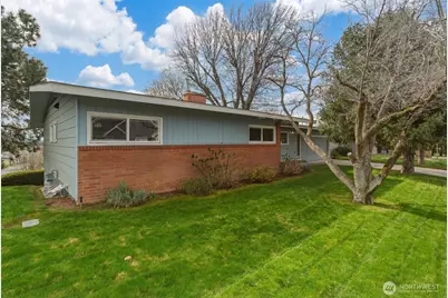 950 SE 12th Street, College Place, WA 99324 - Photo 1