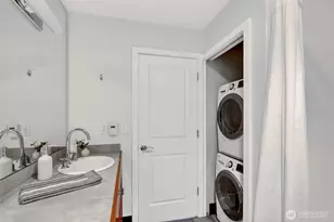 321 E Thomas St, Seattle, WA 98102 - Photo 15