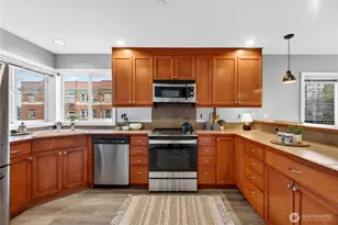 321 E Thomas St, Seattle, WA 98102 - Photo 5