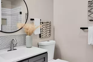 2350 10th Ave E, Seattle, WA 98102 - Photo 17