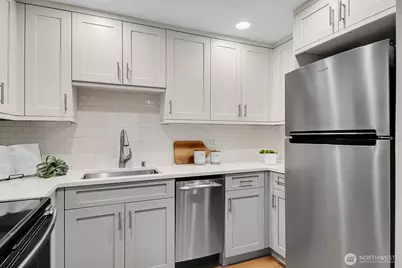 2350 10th Avenue E #111, Seattle, WA 98102 - Photo 9