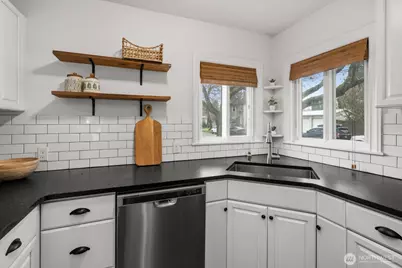 8404 12th Avenue S, Seattle, WA 98108 - Photo 11