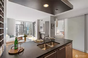 820 Blanchard St, Seattle, WA 98121 - Photo 7