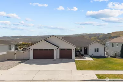 885 Autumn Crest Drive, Wenatchee, WA 98801 - Photo 1