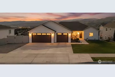 885 Autumn Crest Drive, Wenatchee, WA 98801 - Photo 1