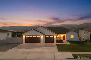 885 Autumn Crest Dr, Wenatchee, WA 98801 - Photo 1