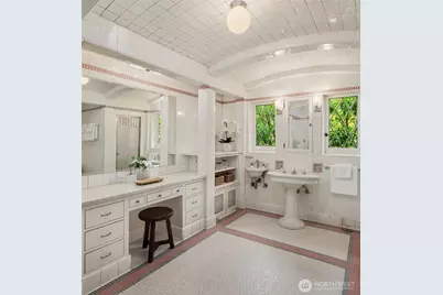 1212 21st Avenue E, Seattle, WA 98112 - Photo 21