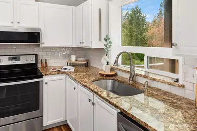 814 213th Street SE, Bothell, WA 98021 - Photo 5