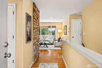 231 105th Avenue SE, Bellevue, WA 98004 - Photo 3