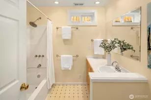 201 N 57th St, Seattle, WA 98103 - Photo 31