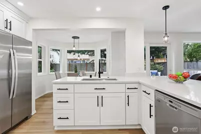 22124 NE 9th Place, Sammamish, WA 98074 - Photo 9