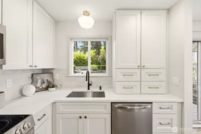 354 Farallone Avenue, Fircrest, WA 98466 - Photo 9