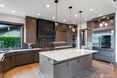 5629 Pleasure Point Lane SE, Bellevue, WA 98006 - Photo 13