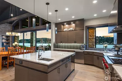 5629 Pleasure Point Lane SE, Bellevue, WA 98006 - Photo 11