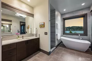 5629 Pleasure Point Ln SE, Bellevue, WA 98006 - Photo 19