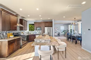 421 NE 60th St, Seattle, WA 98115 - Photo 13