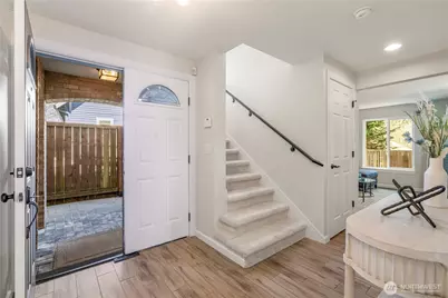 421 NE 60th Street, Seattle, WA 98115 - Photo 3