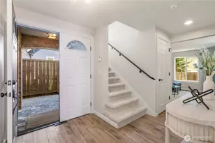 421 NE 60th St, Seattle, WA 98115 - Photo 3