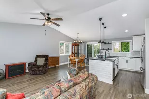 8618 74th Dr NE, Marysville, WA 98270 - Photo 3