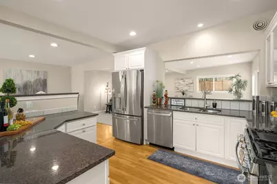 334 157th Avenue NE, Bellevue, WA 98008 - Photo 9