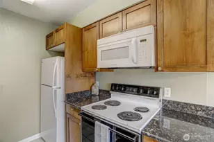 403 E Thomas St, Seattle, WA 98102 - Photo 13