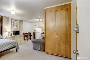 403 E Thomas St, Seattle, WA 98102 - Photo 21