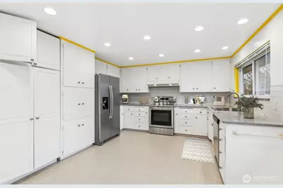 18930 66th Place W, Lynnwood, WA 98036 - Photo 5