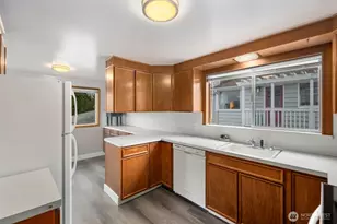 4731 49th Ave NE, Seattle, WA 98105 - Photo 9