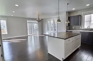 745 N 101st St, Seattle, WA 98133 - Photo 9