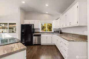 3122 Glacier Ln, Camano Island, WA 98282 - Photo 9