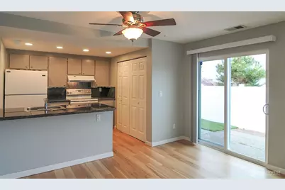 100 Simon Street #17, East Wenatchee, WA 98802 - Photo 5