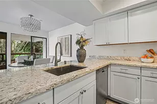 10101 SE 3rd St, Bellevue, WA 98004 - Photo 11