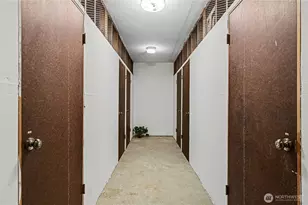 10101 SE 3rd St, Bellevue, WA 98004 - Photo 21