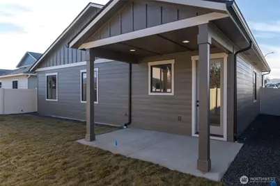 557 S Perry Avenue, East Wenatchee, WA 98802 - Photo 9