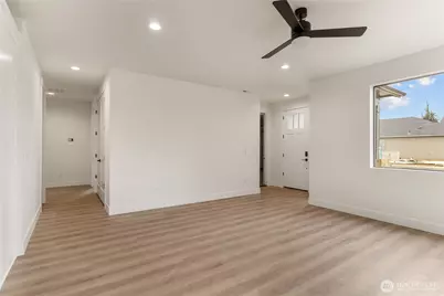 557 S Perry Avenue, East Wenatchee, WA 98802 - Photo 13