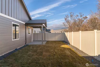 557 S Perry Avenue, East Wenatchee, WA 98802 - Photo 11