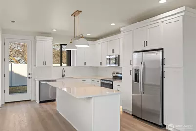 557 S Perry Avenue, East Wenatchee, WA 98802 - Photo 5