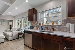 23224 Edmonds Way, Edmonds, WA 98026 - Photo 9