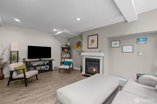 23224 Edmonds Way, Edmonds, WA 98026 - Photo 3