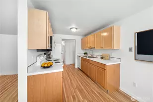 11556 Greenwood Ave N, Seattle, WA 98133 - Photo 19