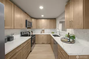 12041 S 56th Pl, Seattle, WA 98178 - Photo 3