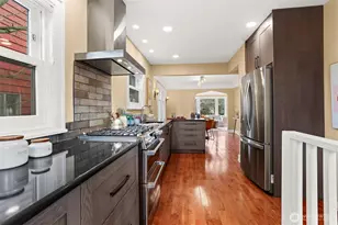 339 NW 77th St, Seattle, WA 98117 - Photo 11