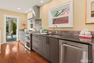 339 NW 77th St, Seattle, WA 98117 - Photo 13