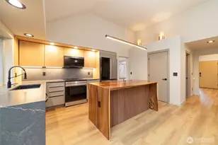 10012 SE 247th Pl, Kent, WA 98030 - Photo 3