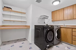 10627 SE 18th St, Bellevue, WA 98004 - Photo 19