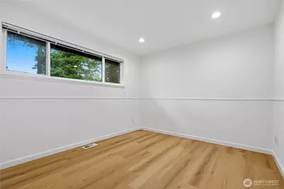 10627 SE 18th St, Bellevue, WA 98004 - Photo 15