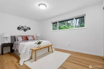 10627 SE 18th St, Bellevue, WA 98004 - Photo 13