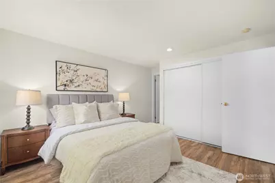 12740 NE 10th Place #E302, Bellevue, WA 98005 - Photo 13