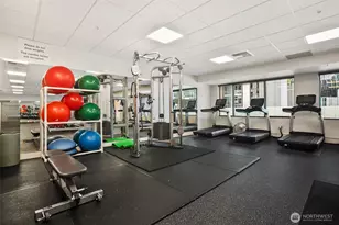 910 Lenora St, Seattle, WA 98121 - Photo 31